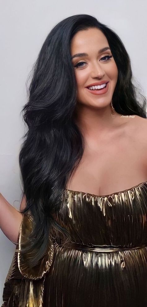 Katy Perry Black Hair, Katy Perry Makeup, Lip Makeup Ideas, Bright Clear Winter, Katy Perry Hair, Katy Perry Wallpaper, Pretty Hair Styles, Katie Perry, Raven Hair