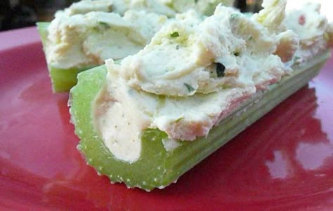 Linda's Veggie and Cream Cheese Stuffed Celery Cream Cheese Stuffed Celery, Stuffed Celery Sticks, Celery Recipe, Stuffed Celery, Celery Recipes, Vegetable Appetizers, Celery Sticks, Taco Pizza, Dried Vegetables