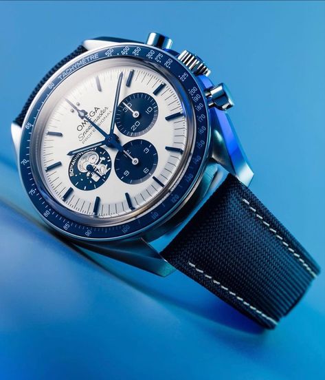 Omega - Speedmaster Professional "Silver Snoopy Award 50th Anniversary" Omega Snoopy, Speedmaster Professional, On The Horizon, Omega Speedmaster, The Horizon, 50th Anniversary, Omega Watch, Bling Bling, Wish List