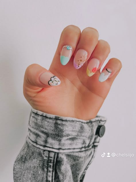 Disney Princess French Tip Nails, Disney Princess Nail Art, Princess Nail Art, Disney Halloween Nails, Jasmine Nails, Disney Princess Nails, Disneyland Nails, Belle Nails, Cartoon Tutorial