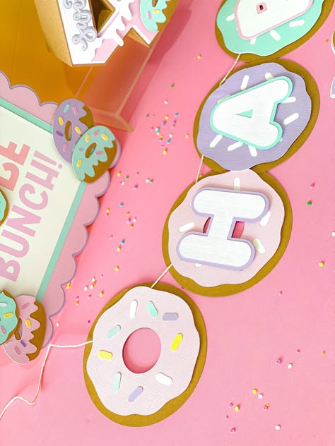 Donut Banner Design, Donut Birthday Banner, Candy Birthday Theme, Cricut 2023, Candy Banner, Donut Banner, Donut Theme Party, Happy Birthday Bunting, Donut Birthday Parties