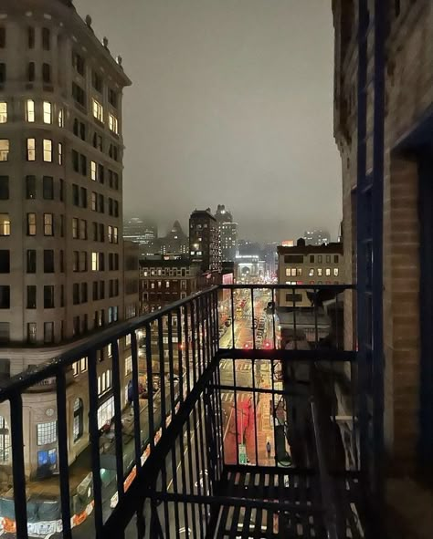 Gotham Apartment Aesthetic, Gotham Apartment, Appartement New York, Ap Classes, Aesthetic Clips, City At Night, Nyc Aesthetic, New York Aesthetic, Free Throw