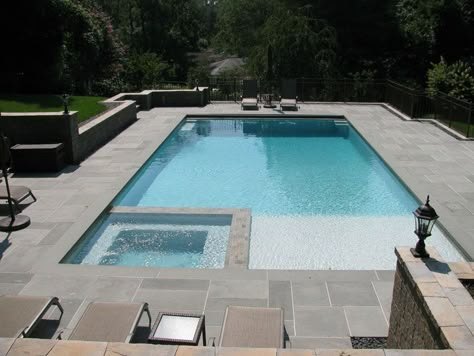 Kleiner Pool Design, Rectangle Pool, Dream Backyard Pool, Pools Backyard Inground, Pool Steps, Pool Remodel, Diy Swimming Pool, Rectangular Pool, Gunite Pool