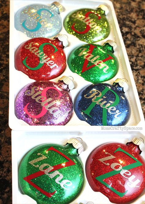 Christmas Tree Ornaments With Names, Easy Diy Personalized Christmas Ornaments, Cricut Name Ornaments, Glitter Name Ornaments, Mop And Glow Ornaments, Personalized Name Ornaments, Personalized Christmas Ornaments Names, Personalized Ornaments Vinyls, Glitter Filled Ornaments