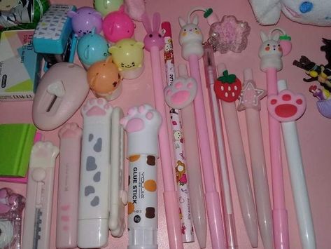 Cutecore School Supplies, Cutecore Stationery, School Kawaii, Kawaii Cutecore, Stationery Obsession, Cute Stationary School Supplies, School Bag Essentials, Cute School Stationary, Hello Kit