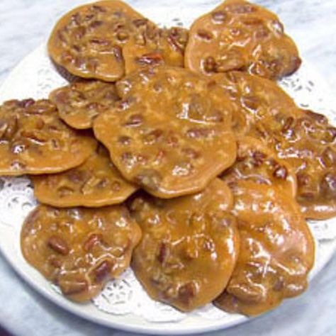 This is a favorite with my family...Seems like I can't ever make enough...They are good to give as gifts are just to keep on hand for guests...I hope you will enjoy...Caution...Don't try to make these on a damp humid day.  They just want harden up if you do. Louisiana Pralines Recipe, Microwave Pralines Recipe, Microwave Pralines, Cajun Cooking Recipes, Pralines Recipe, Praline Candy, Praline Recipe, Cajun Cooking, Pecan Pralines