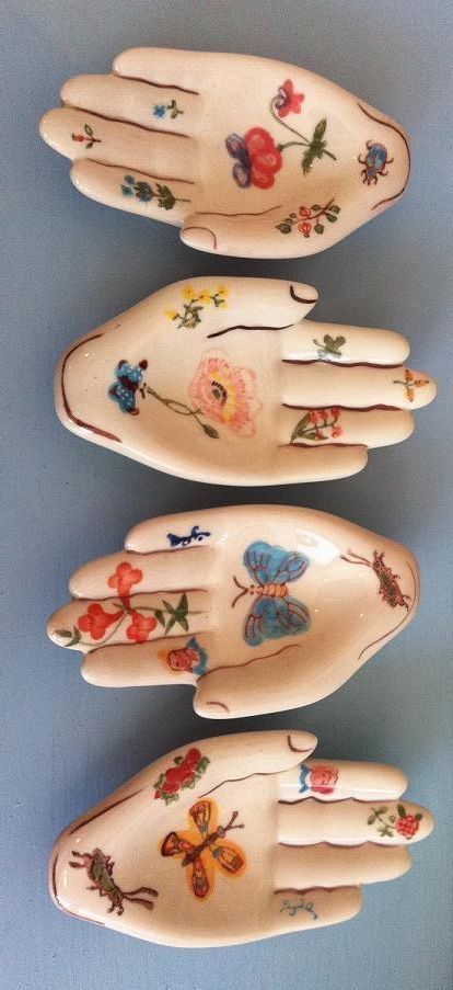 Ceramic Hands, Nathalie Lete, Palm Tattoos, Sculptures Céramiques, Clay Ceramics, Clay Projects, Hand Designs, Ceramic Sculpture, Clay Art