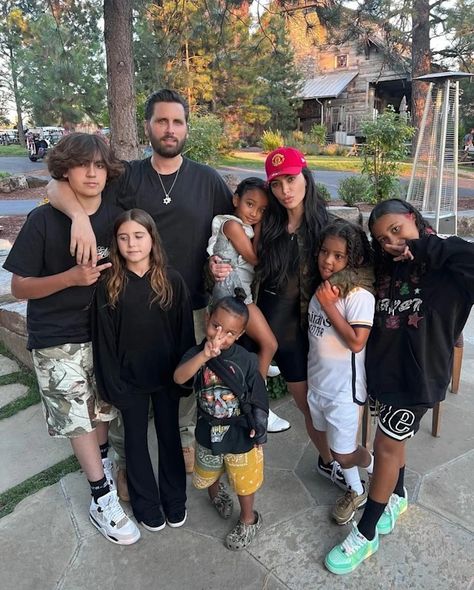 Kourtney Kardashian Baby, Scott Disick And Kourtney, Madonna Daughter, Petite Celebrities, Mason Disick, Harper Beckham, Penelope Disick, Famous Moms, Famous Kids