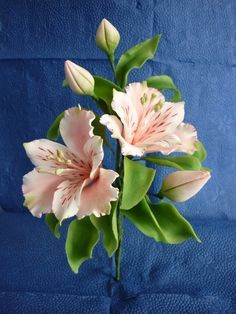 astromeria Gum Paste Flowers Cake, Alstroemeria Flower, Sugar Paste Flowers, Sugar Flowers Tutorial, Polymer Flowers, Gumpaste Flowers, Cold Porcelain Flowers, Icing Flowers, Magnolia Flowers