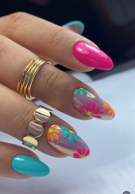 Colourful Wedding Nails, Florida Nails Designs Beach Summer, Gel Nails Tropical, Short Nail Designs Tropical, Palm Springs Nails Ideas, Disney Tropical Nails, Vacation Nails Bright, South African Nails, Simple Tropical Nails