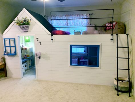 Indoor Playhouse With Loft, Diy Playhouse Indoor, Built In Playhouse Indoor, Diy Indoor Playhouse, Playhouse With Loft, Loft Playhouse, Playroom Loft, Montessori Room Ideas, Sensory Playroom