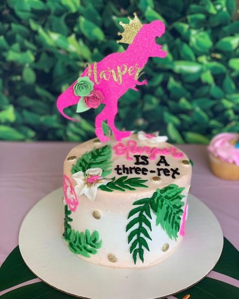 If your 3pm coffee break isn’t lifting your spirits on this Monday, maybe these adorable pictures my customer sent me of her daughter’s… 3 Rex Birthday Cake Girl, Girl Dinosaur Birthday Cake, Dinosaur Cake Girly, Girl Dinosaur Cake, Girly Dinosaur Party, Trex Party, Dino Cakes, Dino Cake Topper, Girly Dinosaur