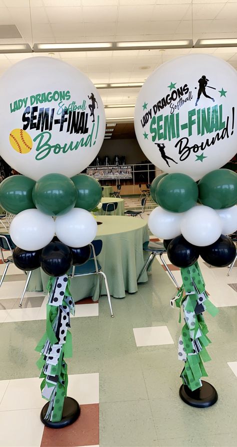 Golf Balloon Decorations, Senior Night Field Decorations Soccer, High School Sports Banquet Decorations, Athletic Banquet, Golf Party Balloons, Senior Night Balloon Arch, Sports Banquet Backdrop Ideas, Softball Banquet Ideas, Sports Banquet Balloons