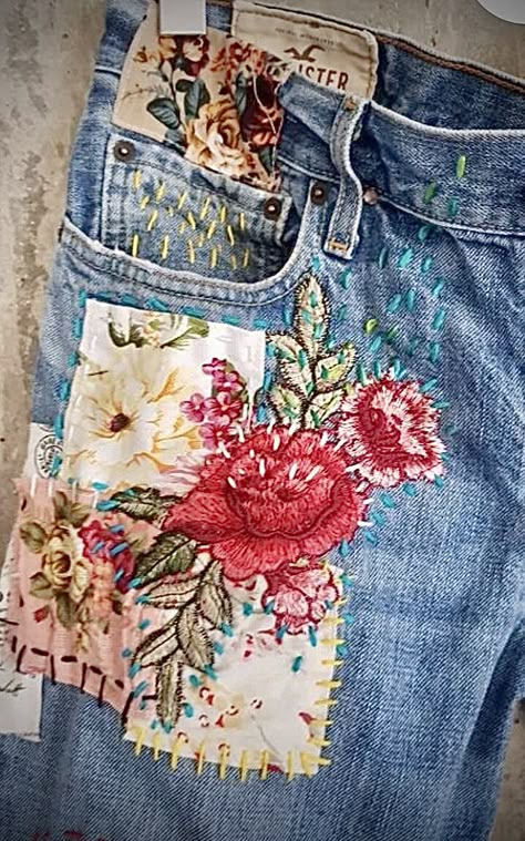 Embellish Jeans Diy, Clothing Embellishments Ideas, Blue Jean Embellishments, Embroidery Jeans Diy, Applique Jeans, Clothing Upcycle, Altered Clothing, Patchwork Clothes, Shabby Chic Clothes