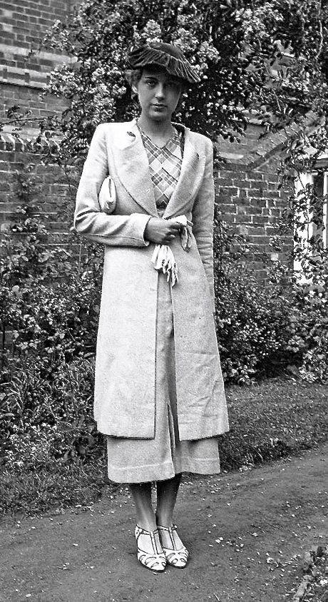 1930s Coat, Riviera Fashion, 1930s Fashion Women, Vintage Fashion 1930s, 1930's Fashion, 30s Fashion, German Fashion, Look Retro, Vintage Wardrobe