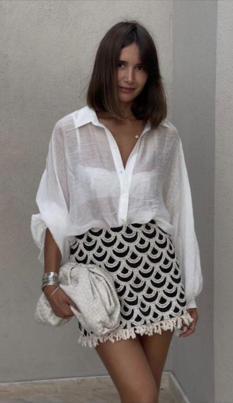 White Mini Skirt Outfit, Summer Bar Outfits, Moda Casual Chic, Casual Chique Stijl, Chique Outfit, Style Désinvolte Chic, Style Casual Chic, Bar Outfit, Summer Party Outfit