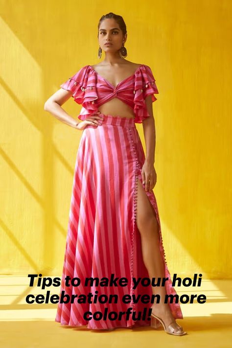 Ideal outfits for your Holi-Party 2023 Choli Blouse, Casual Frocks, Crop Top Skirt Set, Crop Top Designs, Cowrie Shells, Red Crop Top, Top Skirt Set, Indian Dress, Party Wear Indian Dresses