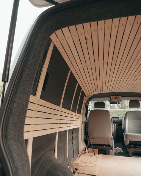 - Check more at https://howcandothis.com/homedecoration/99702/ Combi Hippie, Kombi Food Truck, Vw Transporter Van, Kangoo Camper, Minivan Camper Conversion, Mercedes Camper, T4 Camper, Ford Transit Camper, Auto Camping