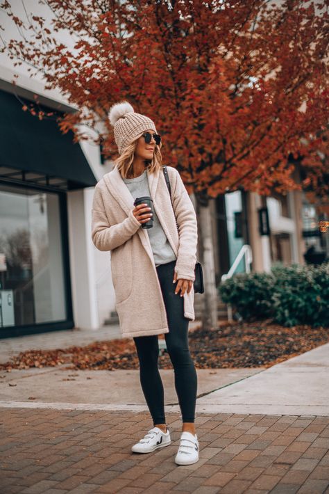 Mix-and-Match Cold Weather Wardrobe Must-Haves Cold Weather Outfits Casual, Walking Outfits, Quoi Porter, Legging Outfits, Cold Weather Fashion, Cold Weather Outfits, Athleisure Outfits, Casual Winter Outfits, Fall Fashion Outfits