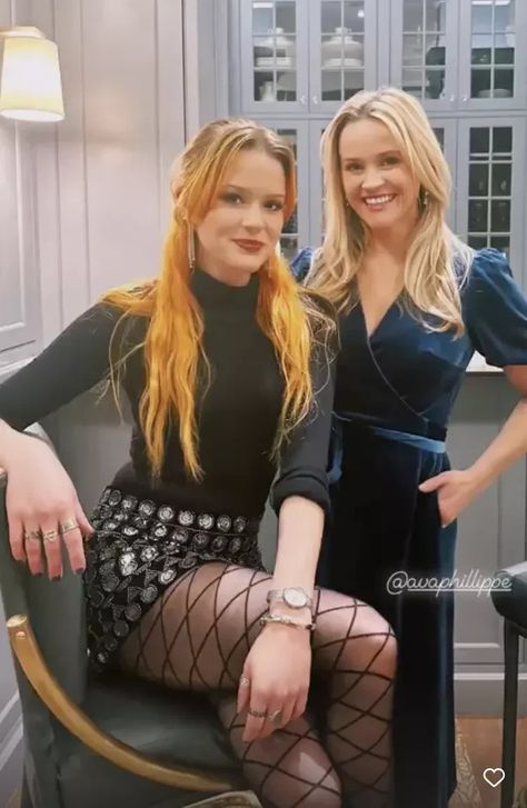 Reese Witherspoon and daughter Ava Phillippe Ava Witherspoon, Reese Witherspoon Family, Ava Phillippe, With Mom, Reese Witherspoon, Look Alike, The Star, Thanksgiving, Long Sleeve Dress