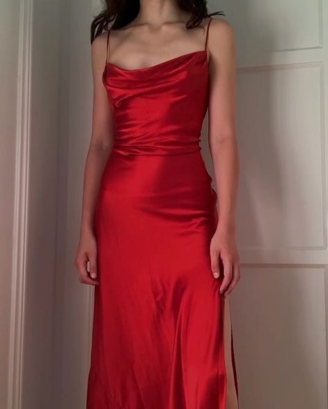 Nuvonu on Instagram: “silk dress of our dreams ❤️ (sold)” Debs Dresses, Cherry Garcia, Red Silk Dress, Robes D'occasion, Red Evening Dress, Cute Prom Dresses, Prom Outfits, Grad Dresses, Elegant Red