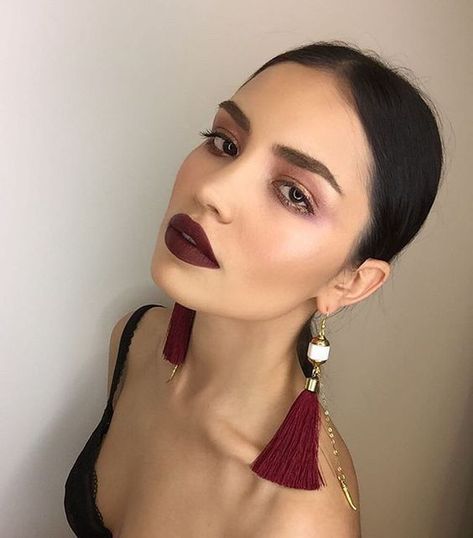 Dark Lip Makeup, Dark Lipstick, Makeup Tricks, Perfect Lips, Make Up Looks, Dark Nails, Dark Lips, Makeup Goals, Red Lipstick