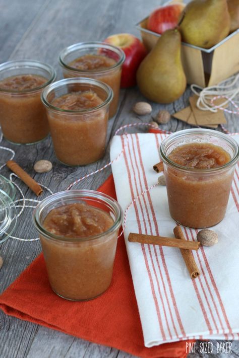 How to make Spiced Apple Pear Butter Recipe - Pint Sized Baker Pear Butter Recipe, Pear Butter, Apple Butter Recipe, Homemade Apple Butter, Apple Filling, Small Desserts, Apple Pear, Homemade Apple, Glass Baking Dish