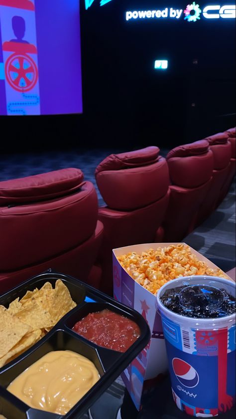 Theater Snapchat Stories, Movie Theater Food, Cinema Food, Movie Theater Snacks, Movie Theater Aesthetic, Movie Night Food, Movie Snacks, Night Food, Junk Food Snacks