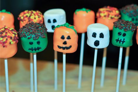 Treats With Marshmallows, Easy Halloween Desserts, Fall Bake Sale, Fun Halloween Desserts, Halloween Pretzels, Easy Halloween Treats, Mini Caramel Apples, Spooky Cake, Wilton Candy Melts