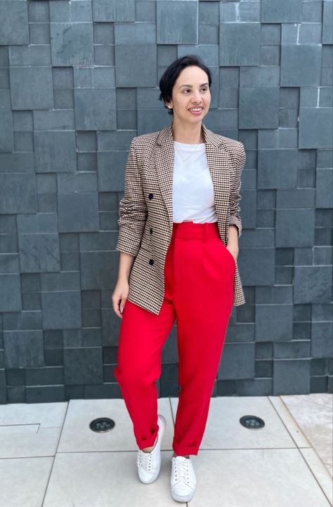 Outfit Pantalon Rojo, Outfit Formal Mujer, Look Office, Business Casual Outfits For Work, Classy Casual Outfits, Red Pants, Casual Work Outfits, Fashion Mistakes, Looks Chic