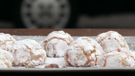 Sicilian almond biscuits Winter Holiday Desserts, Gluten Free Icing, Amaretti Biscuits, Nadiya Hussain, Almond Biscuits, Amaretti Cookies, Best Time To Eat, Sbs Food, Biscuits Easy