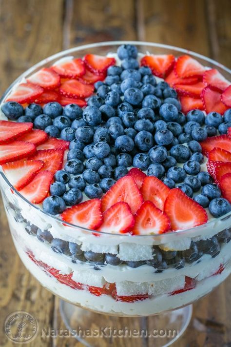 No-Bake Berry Trifle, Strawberry Blueberry Trifle, 4th of July Blueberry Trifle Recipe, Blueberry Trifle, 4th July Food, Patriotic Cake, Berry Trifle, Patriotic Food, Patriotic Desserts, 4th Of July Cake, Blue Desserts