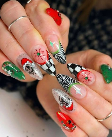 Skull Christmas Nails, Creepmas Nails, Gothic Christmas Nails, Iridescent Nail Polish, Christmas Nail Inspo, Christmas Winter Nails, Snowflake Nail Design, Christmas Nails Winter, Fly Nails