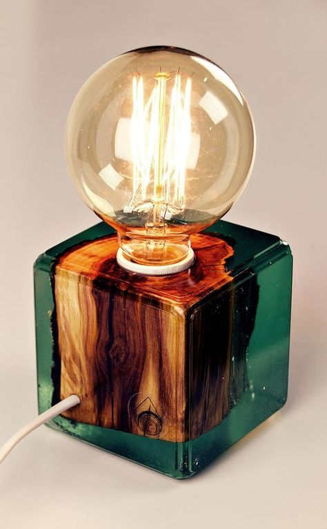 Luminaria Diy, Seni Resin, Wood Tables, Easy Wood Projects, 카드 디자인, Resin Furniture, Epoxy Resin Wood, Diy Holz, Table Lamp Wood