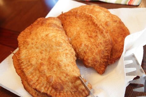 Homemade Panzerotti, Panzarotti Recipe, Panzerotti Recipe, Pizza Pops, Fried Bread Recipe, Bite Size Food, Pizza Bread, Yummy Eats, Best Appetizers