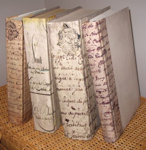 Stary Papier, Diy Old Books, Old Book Covers, Old Book Crafts, Recycled Books, Book Cover Diy, Book Page Crafts, Book Stamp, Shabby Chic Crafts