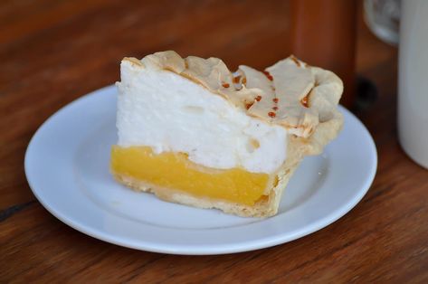 Never-Fail Meringue Recipe: This Easy Amish Meringue Recipe Won't Let You Down Lemon Pie Receta, Meringue Pie Recipes, Meringue Recipe, Flaky Pie Crust, Lemon Meringue Pie, Lemon Pie, Meringue Pie, Pie Dough, Serious Eats