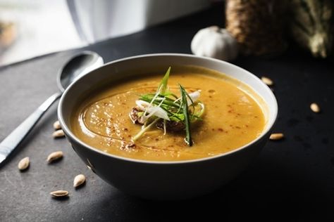 7. Pumpkin garlic and leek soup. | Community Post: 13 Savory Dishes To Make With Roasted Pumpkin Broth Soup, Paleo Soup, Chilli Recipes, Leek Soup, Soup And Stew, Vegan Soups, Pumpkin Ideas, Vegan Soup, Pumpkin Soup