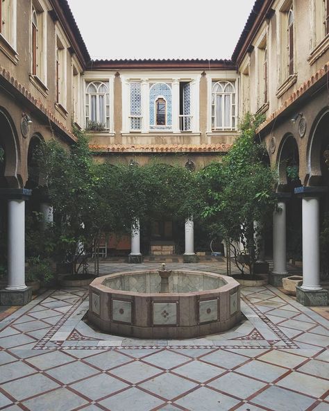 Old Syrian House, Syrian Fountain, Old Damascus Houses, Old Persian House, Syria Houses, Syrian Courtyard, Perspective Furniture, Damascus Architecture, Syria Architecture