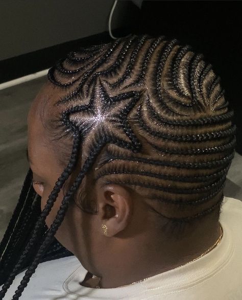 Lemonades done right 🔥 Blessed Hands: guapele_ #stitchbraids #lemonadebraids #braids #braiddesigns #freestylebraids Lemonade Braids With Designs, Freestyle Lemonade Braids, Small Lemonade Braids, Braid Styles For Women, Side Braids, Lemonade Braids, Feed In Braids Hairstyles, Hair Twist, Stitch Braids