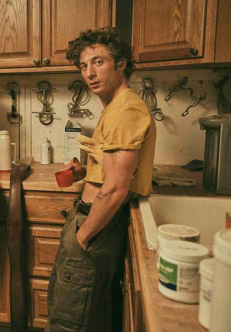 Jeremy Allen White Iron Claw, Jeremy Allen White Calvin Klein, Lip Gallagher, Yes Chef, White Calvin Klein, Allen White, Jeremy Allen White, White Boys, Pretty Men