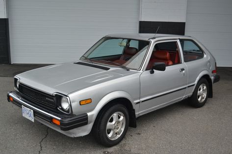 1981 HONDA CIVIC GOOD LOOKING SMALL CAR DRIVES GOOD CLEAN AND ALMOST PERFECT INTERIOR PERIOD CORRECT WORKING RADIO FLOORS ARE ROCK SOLID BUT IT HAS RUST HOLE IN THE DRIVERS SIDE ROCKER PANEL LIGHT RUST AND PAINT BUBBLING ALSO SMALL DENTS IN THE REAR ARCHES LIGHT RUST AND PAINT BUBBLING IN THE REAR HATCH NEXT... Vintage Honda Car, Honda Jet, Honda Civic For Sale, Car Drives, Vintage Honda Motorcycles, Old Sports Cars, Ford Motorsport, Japanese Legends, Honda Civic Dx