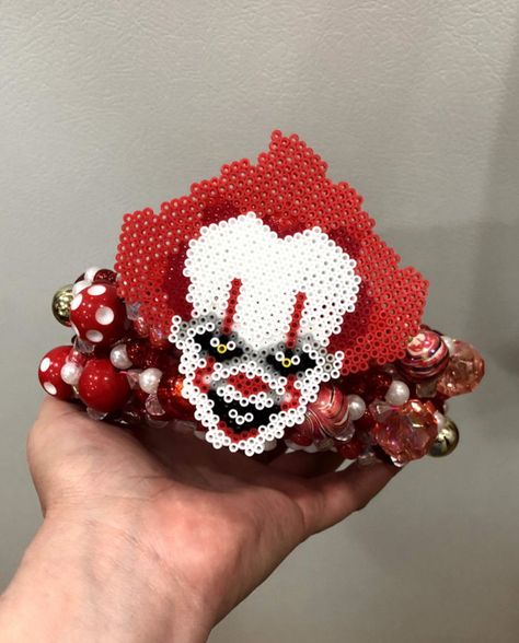 Pennywise cuff Art The Clown Perler Beads, Pennywise Perler Beads, Kandi Mask, Perler Designs, Clown Shoes, Perler Ideas, Beads Patterns, Diy Perler Bead Crafts, Beads Designs