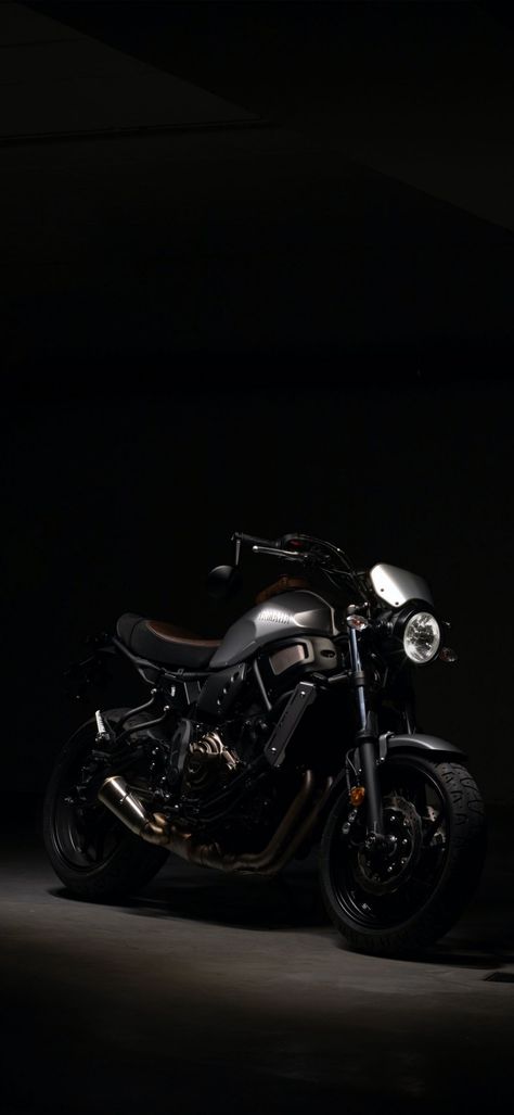 Bike Wallpaper, Bike Aesthetic, Motorcycle Wallpaper, Aesthetic Grunge Outfit, Bobber Chopper, Hd Phone Wallpapers, Motorcycle Art, Black Motorcycle, Best Iphone Wallpapers