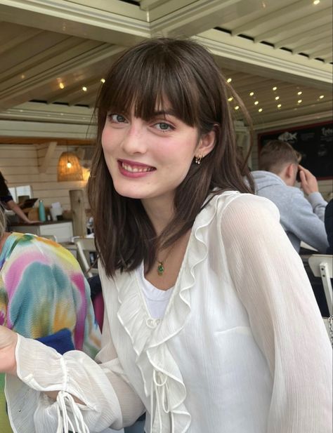 Short Straight Across Bangs, Phoebe Tonkin Hair, Issie Partridge, Hair Stayl, Straight Across Bangs, Runway Beauty, Bangs With Medium Hair, Short Hair With Bangs, Haircuts With Bangs