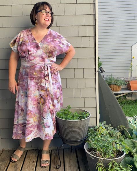 Cookin' & Craftin': Ice-Dyed Elodie Wrap Dress Elodie Wrap Dress, Summer Dress Patterns, Ice Dye, Dyed Linen, Ice Dyeing, Dress Out, Midi Length Skirts, Dyed Dress, Linen Dresses