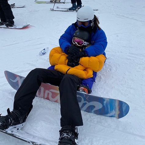 @frankiebstark • Instagram photos and videos Couple Skiing Pictures, Snowboarding Couple, Snowboarding Pics, Snowboarding Pictures, Snowboarding Aesthetic, Ski Pictures, Skiing Aesthetic, Ski Aesthetic, Working Holiday