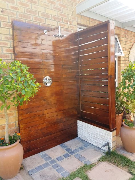 Outdoor Bathroom Design, Tuscany Style, Teak Wall, Dog Wash, Outdoor Bathrooms, Outdoor Entertaining Area, Shower Stall, Outdoor Shower, Wood Slats