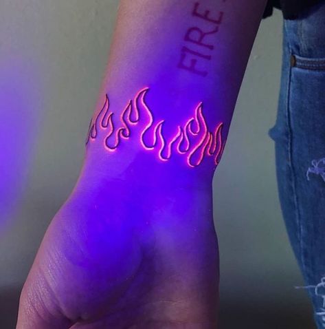 Tattoos Glow In The Dark, Glow Tattoo Ideas, Rawr Tattoo Cute, Glow In The Dark Tattoo Ink, Glow Up Tattoo, Uv Lightning Tattoo, Uv Tattoo Ideas Glow, Blue Light Tattoo, Uv Light Tattoo Ideas