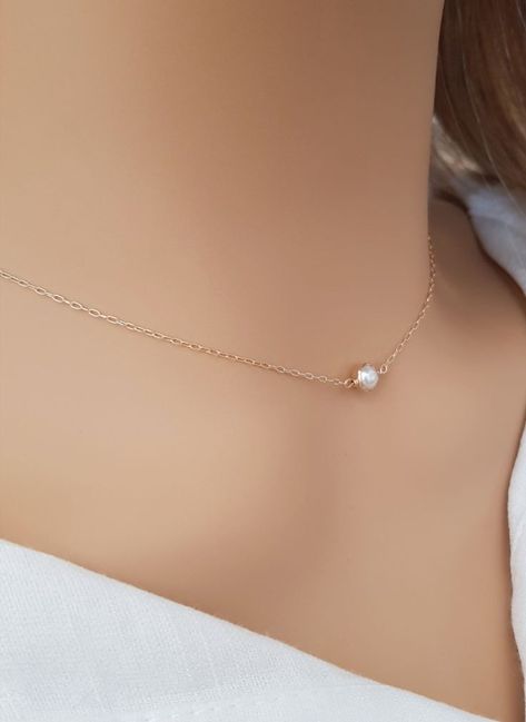 Pearl Necklace Designs Simple, Simple Pearl Necklace, Dainty Pearl Necklace, Single Pearl Necklace, Making Necklaces, Pearl Necklace Designs, Single Pearl, Simple Pearl, Jewelry Simple